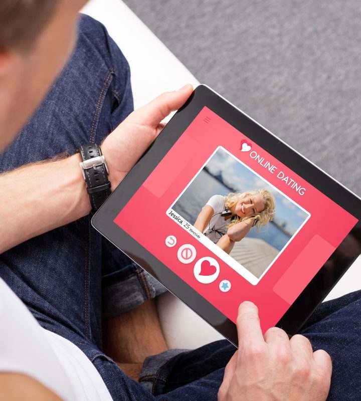 Want to be better at online dating? Use a few emojis study suggests